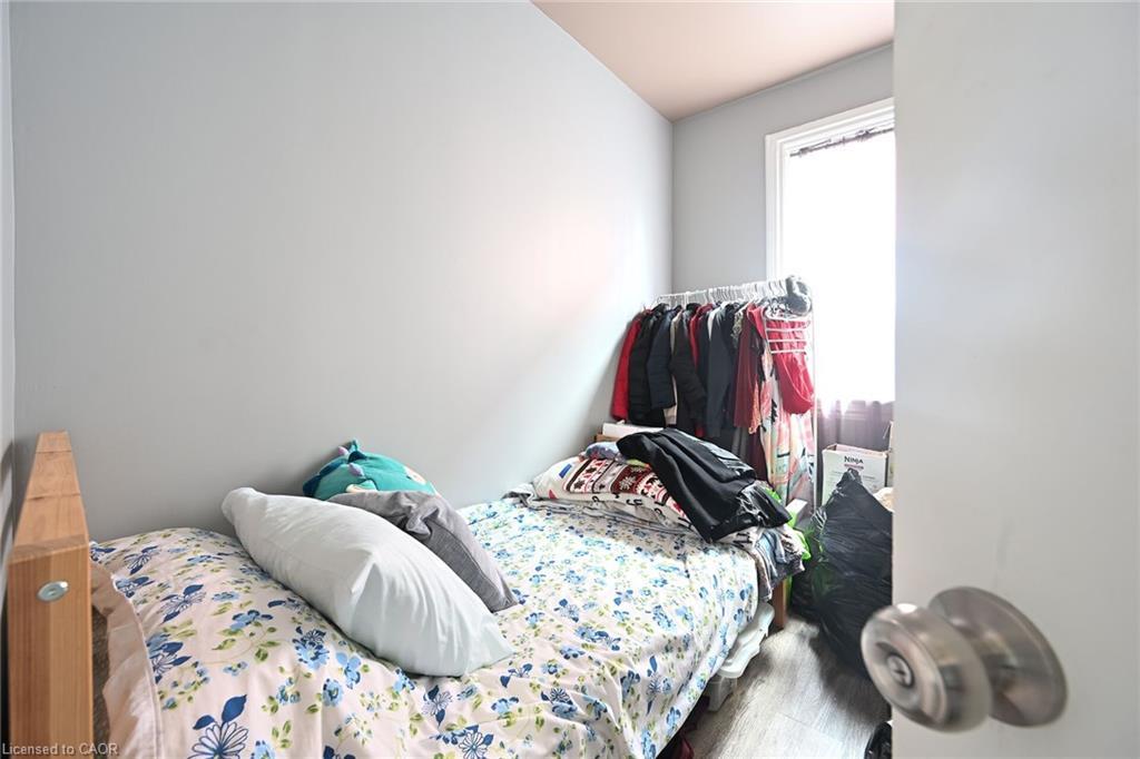 129 Dundurn Street N, Hamilton, ON - Indoor Photo Showing Bedroom