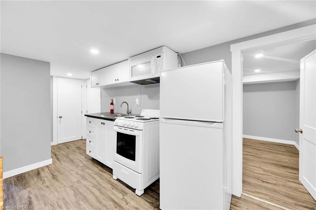 129 Dundurn Street N, Hamilton, ON - Indoor Photo Showing Kitchen