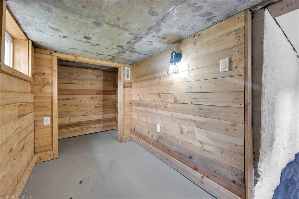 129 Dundurn Street N, Hamilton, ON - Indoor Photo Showing Other Room