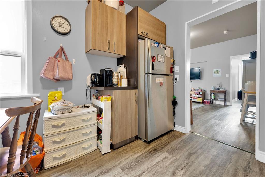 129 Dundurn Street N, Hamilton, ON - Indoor Photo Showing Kitchen