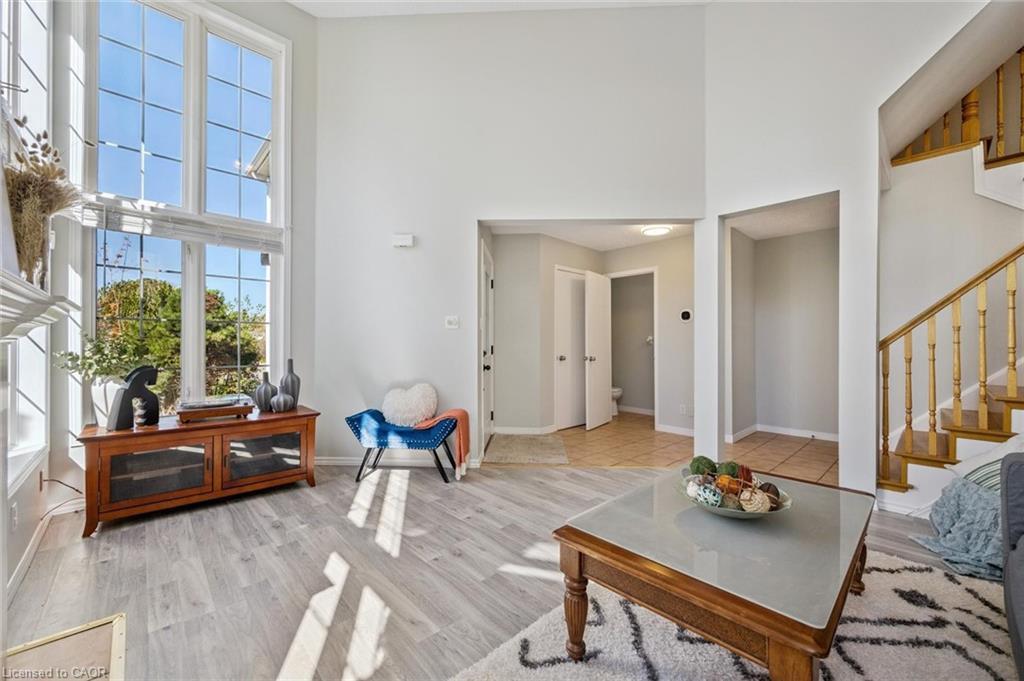 409 Laurel Gate Drive, Waterloo, ON - Indoor Photo Showing Living Room