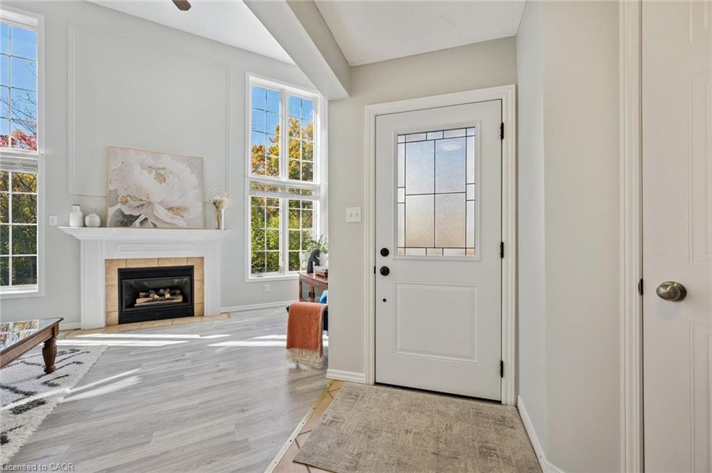 409 Laurel Gate Drive, Waterloo, ON - Indoor With Fireplace