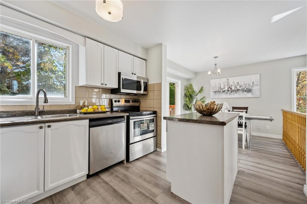 409 Laurel Gate Drive, Waterloo, ON - Indoor Photo Showing Kitchen With Stainless Steel Kitchen With Double Sink