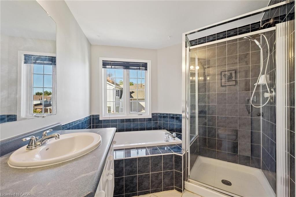 409 Laurel Gate Drive, Waterloo, ON - Indoor Photo Showing Bathroom