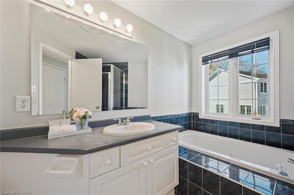 409 Laurel Gate Drive, Waterloo, ON - Indoor Photo Showing Bathroom