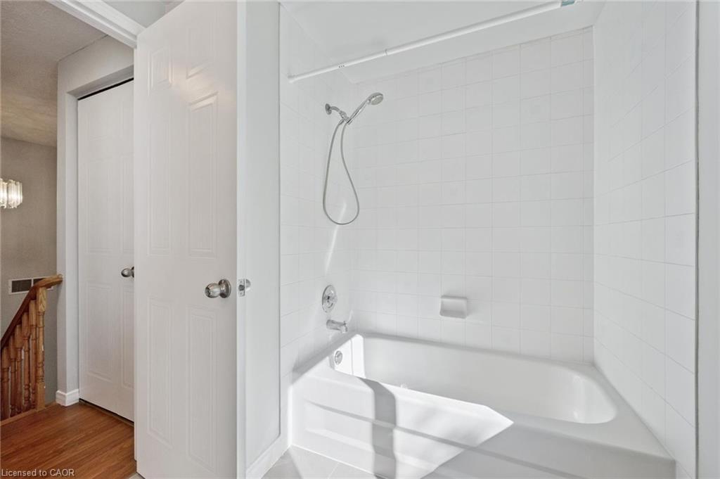409 Laurel Gate Drive, Waterloo, ON - Indoor Photo Showing Bathroom