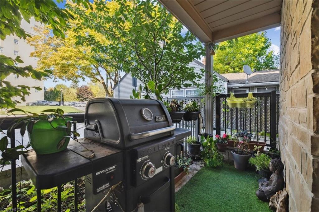 102-70 Stewart Street, Oakville, ON - Outdoor