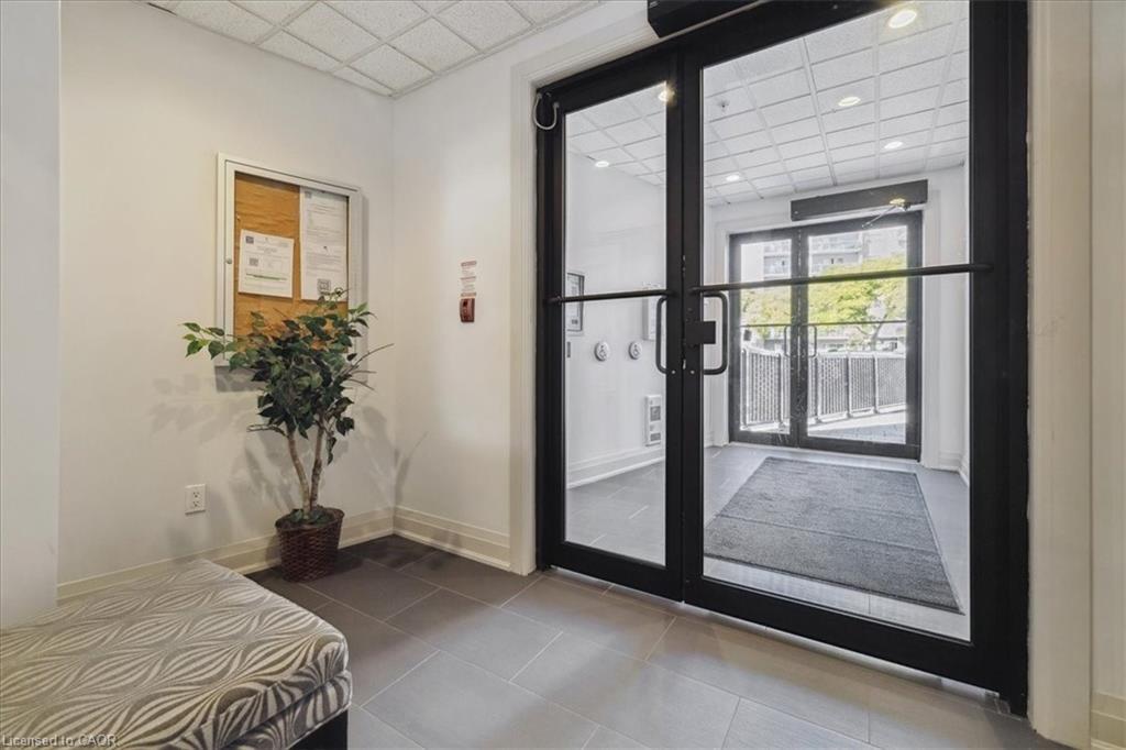 102-70 Stewart Street, Oakville, ON - Indoor Photo Showing Other Room