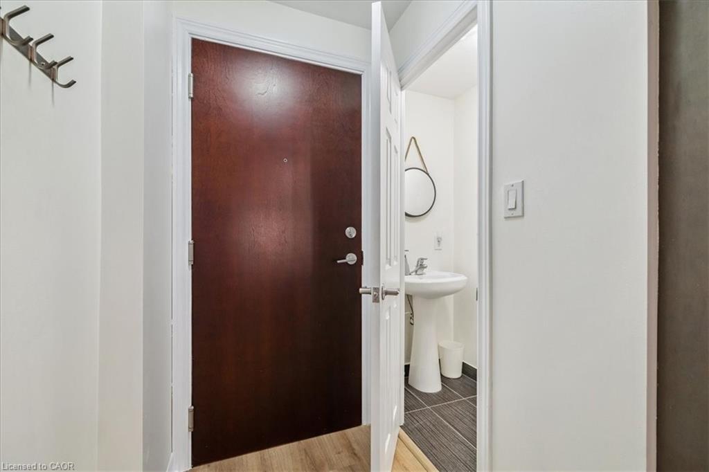 102-70 Stewart Street, Oakville, ON - Indoor Photo Showing Bathroom