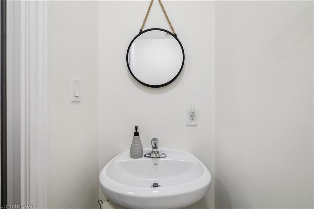 102-70 Stewart Street, Oakville, ON - Indoor Photo Showing Bathroom