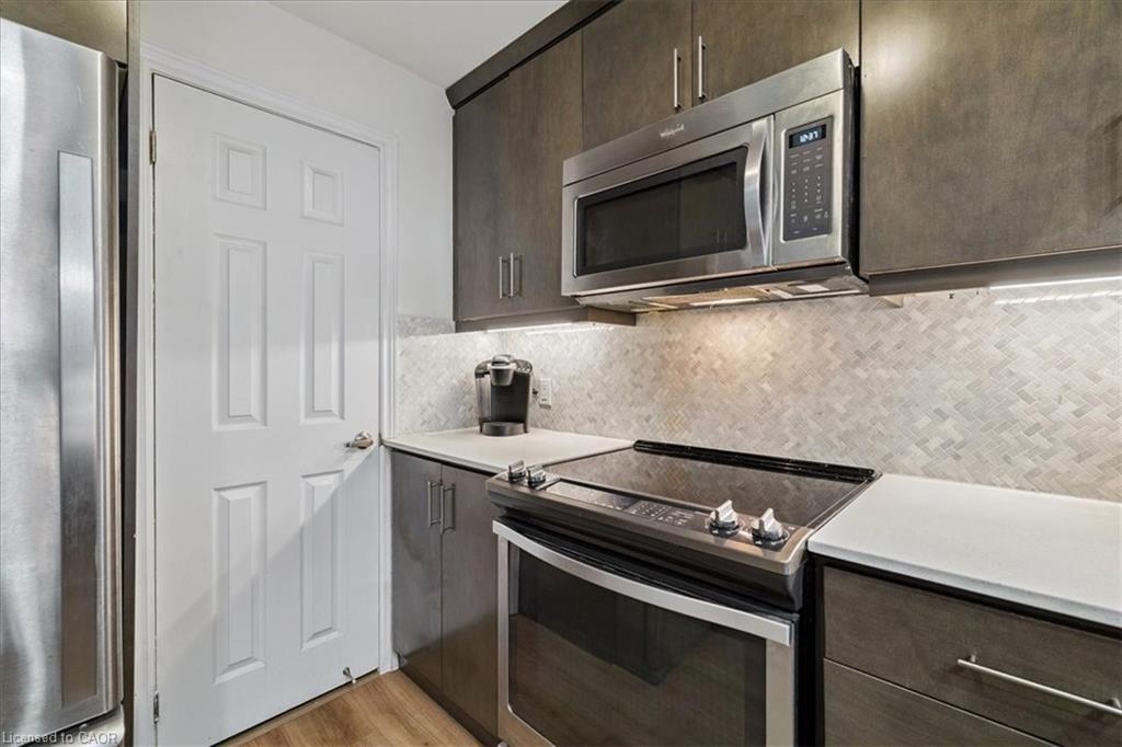 102-70 Stewart Street, Oakville, ON - Indoor Photo Showing Kitchen With Upgraded Kitchen
