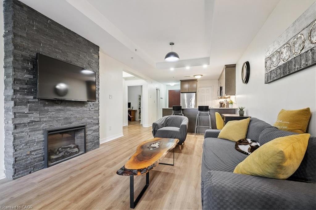 102-70 Stewart Street, Oakville, ON - Indoor Photo Showing Living Room With Fireplace