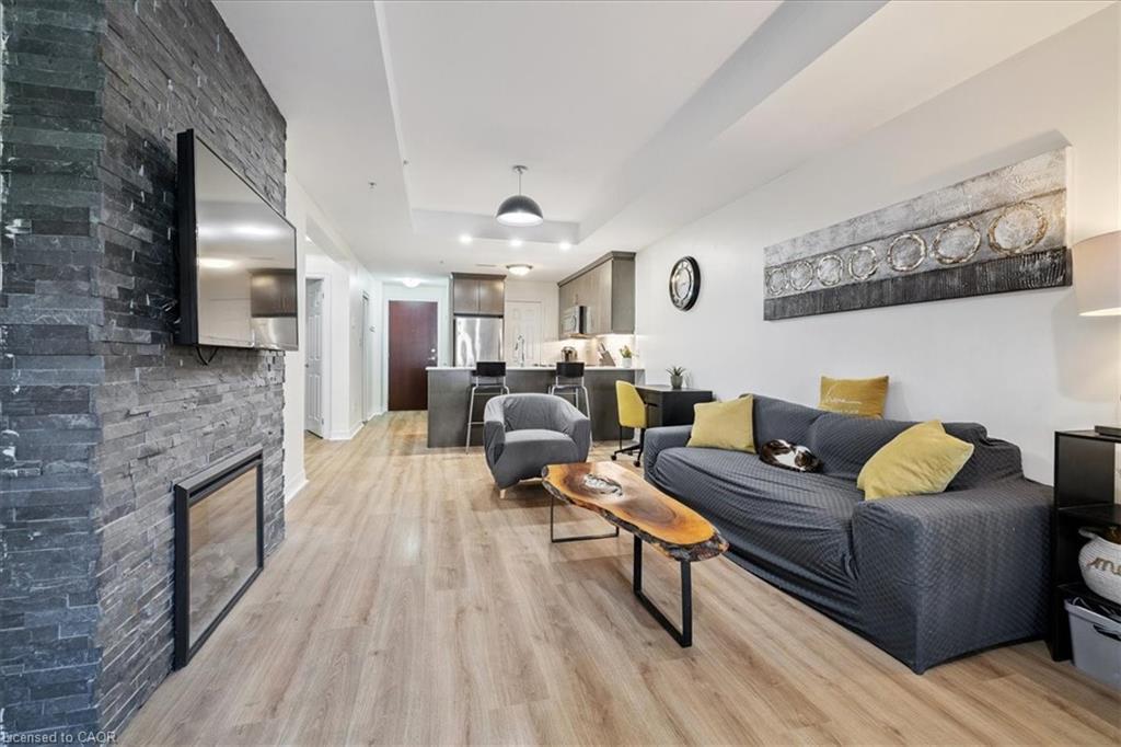 102-70 Stewart Street, Oakville, ON - Indoor Photo Showing Living Room With Fireplace