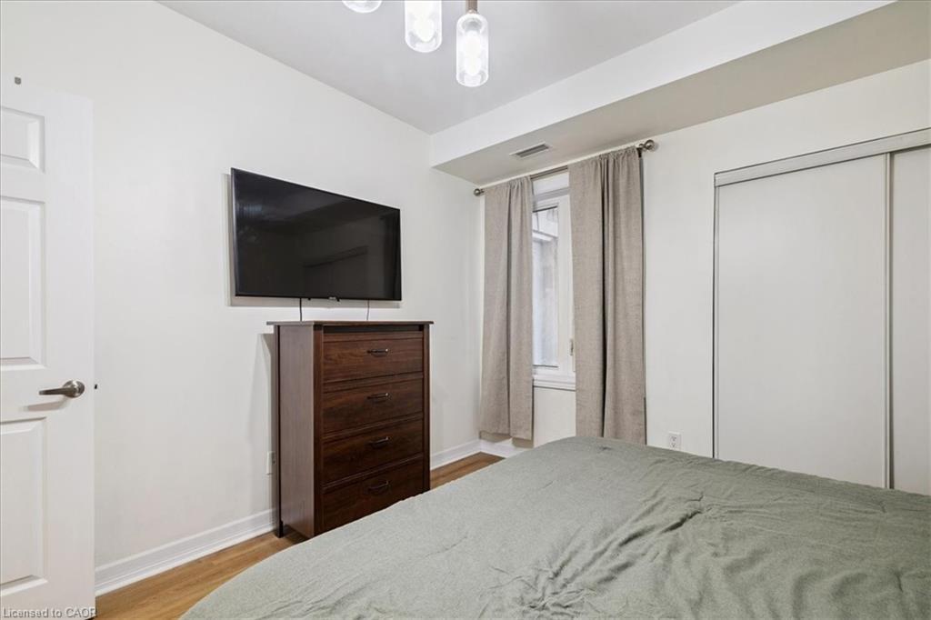 102-70 Stewart Street, Oakville, ON - Indoor Photo Showing Bedroom