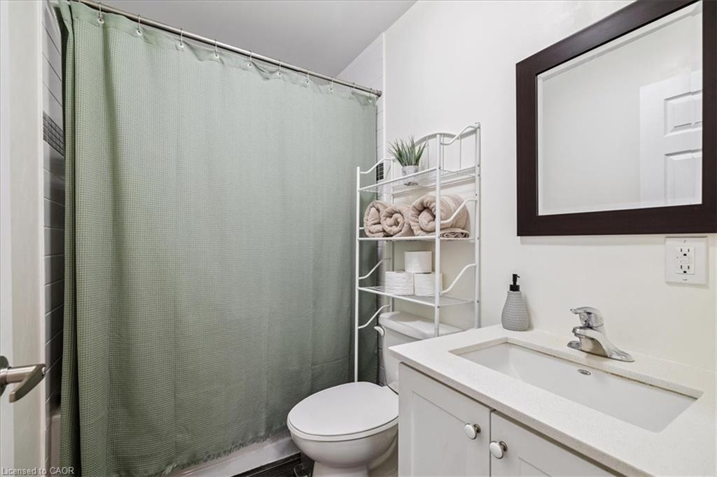 102-70 Stewart Street, Oakville, ON - Indoor Photo Showing Bathroom