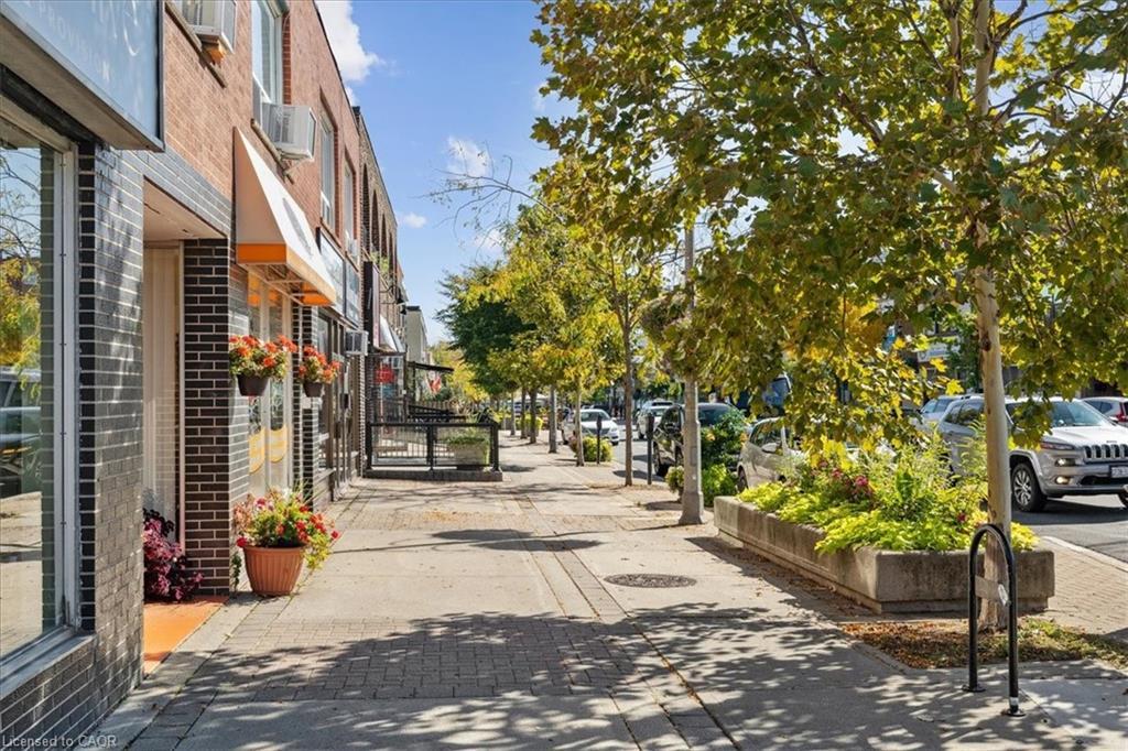 102-70 Stewart Street, Oakville, ON - Outdoor