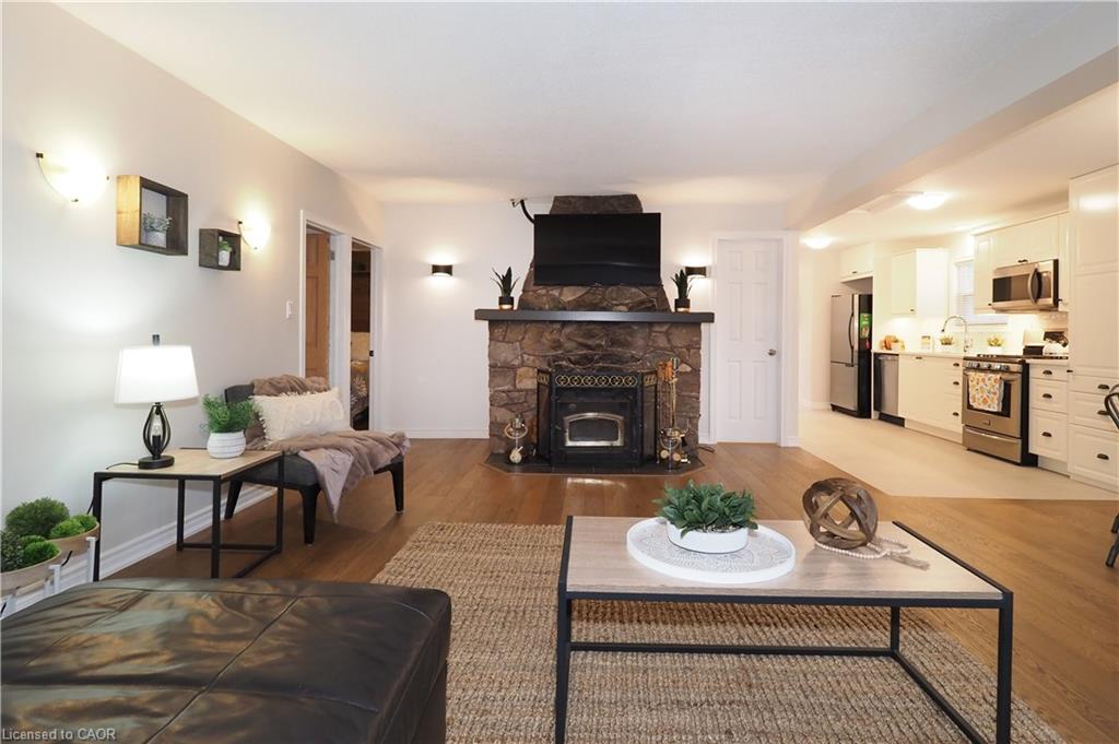 50 Holly Trail, Puslinch, ON - Indoor Photo Showing Living Room With Fireplace
