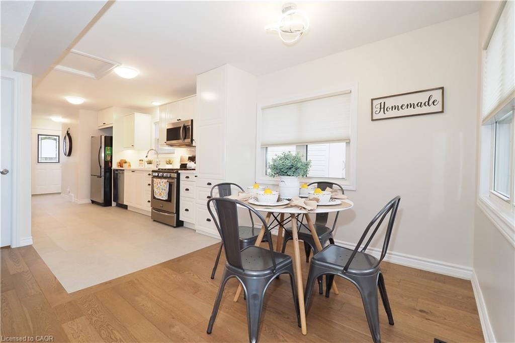 50 Holly Trail, Puslinch, ON - Indoor Photo Showing Dining Room