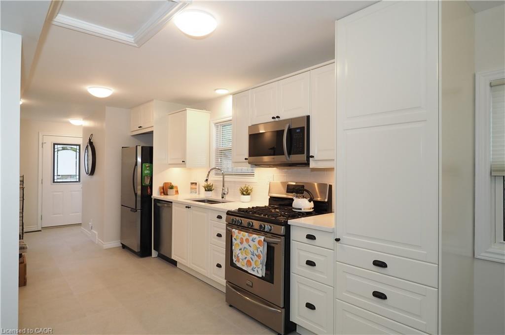 50 Holly Trail, Puslinch, ON - Indoor Photo Showing Kitchen