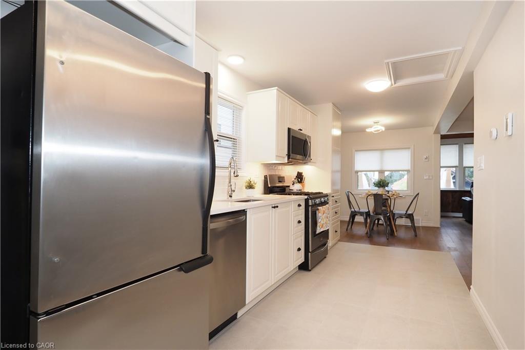 50 Holly Trail, Puslinch, ON - Indoor Photo Showing Kitchen