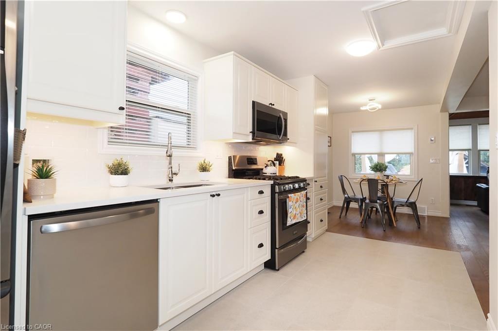 50 Holly Trail, Puslinch, ON - Indoor Photo Showing Kitchen