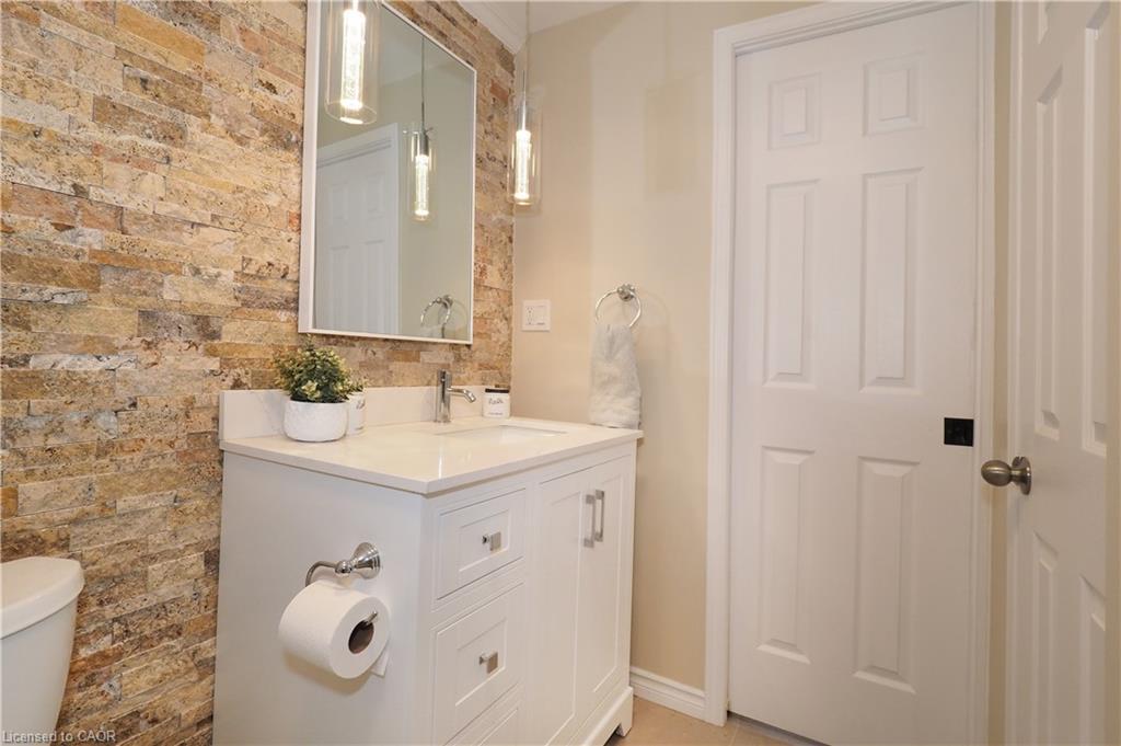 50 Holly Trail, Puslinch, ON - Indoor Photo Showing Bathroom