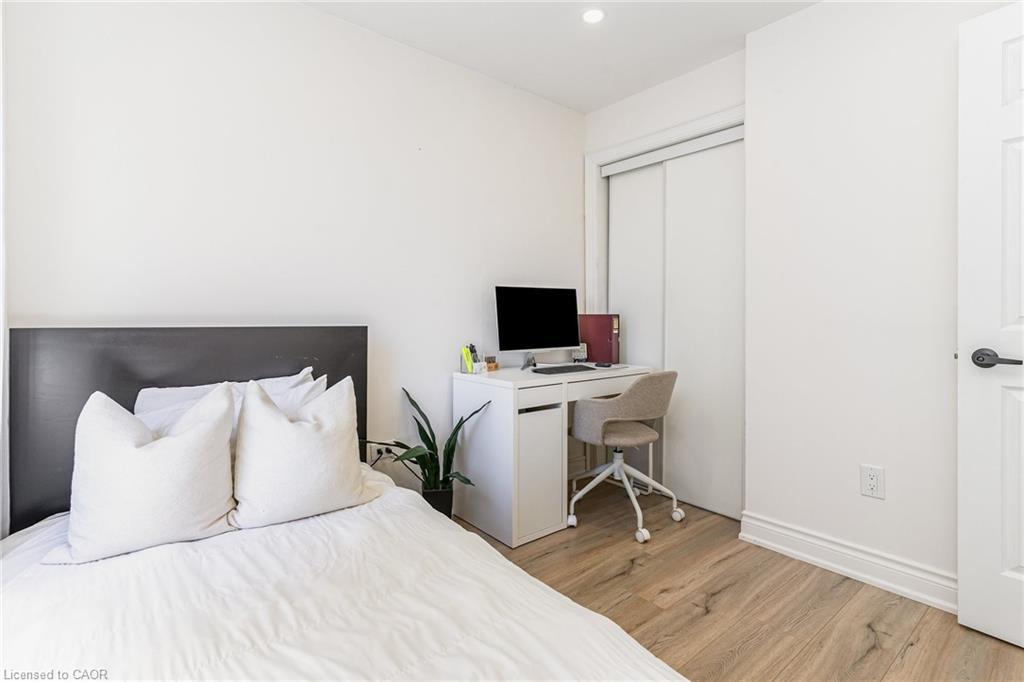 97 East 31St Street, Hamilton, ON - Indoor Photo Showing Bedroom