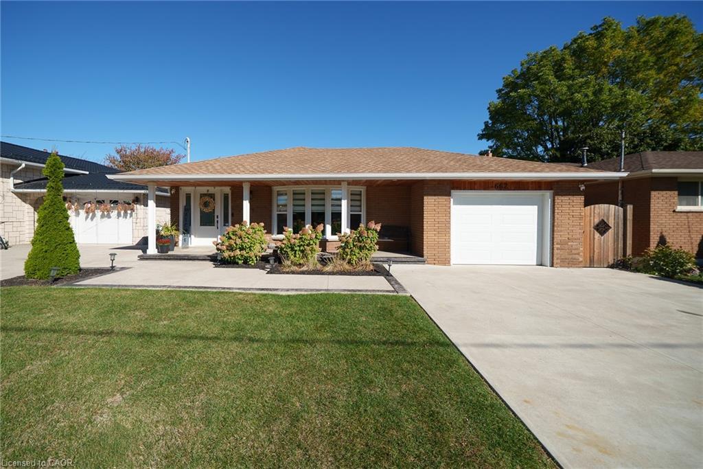 662 Mohawk Road W, Hamilton, ON - Outdoor With Facade