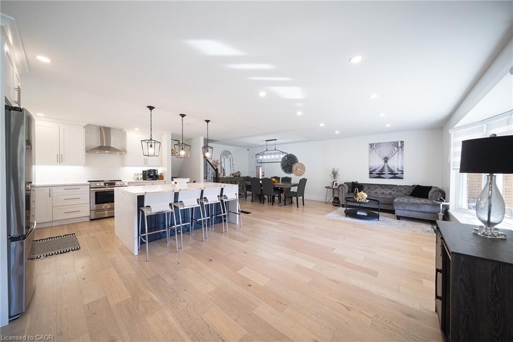 662 Mohawk Road W, Hamilton, ON - Indoor Photo Showing Kitchen With Upgraded Kitchen