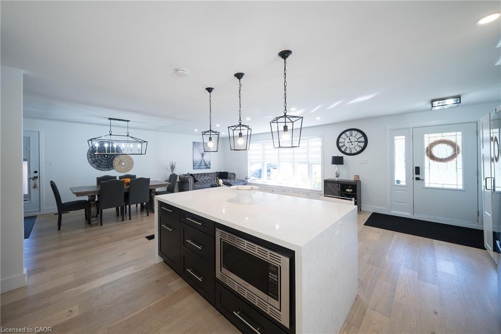 662 Mohawk Road W, Hamilton, ON - Indoor Photo Showing Kitchen