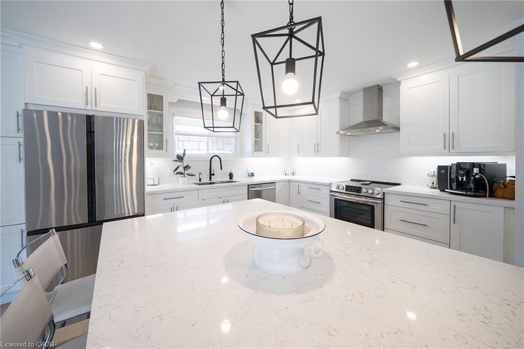 662 Mohawk Road W, Hamilton, ON - Indoor Photo Showing Kitchen With Upgraded Kitchen