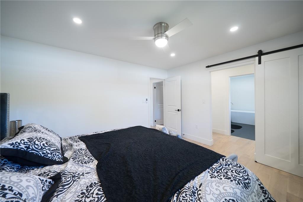 662 Mohawk Road W, Hamilton, ON - Indoor Photo Showing Bedroom