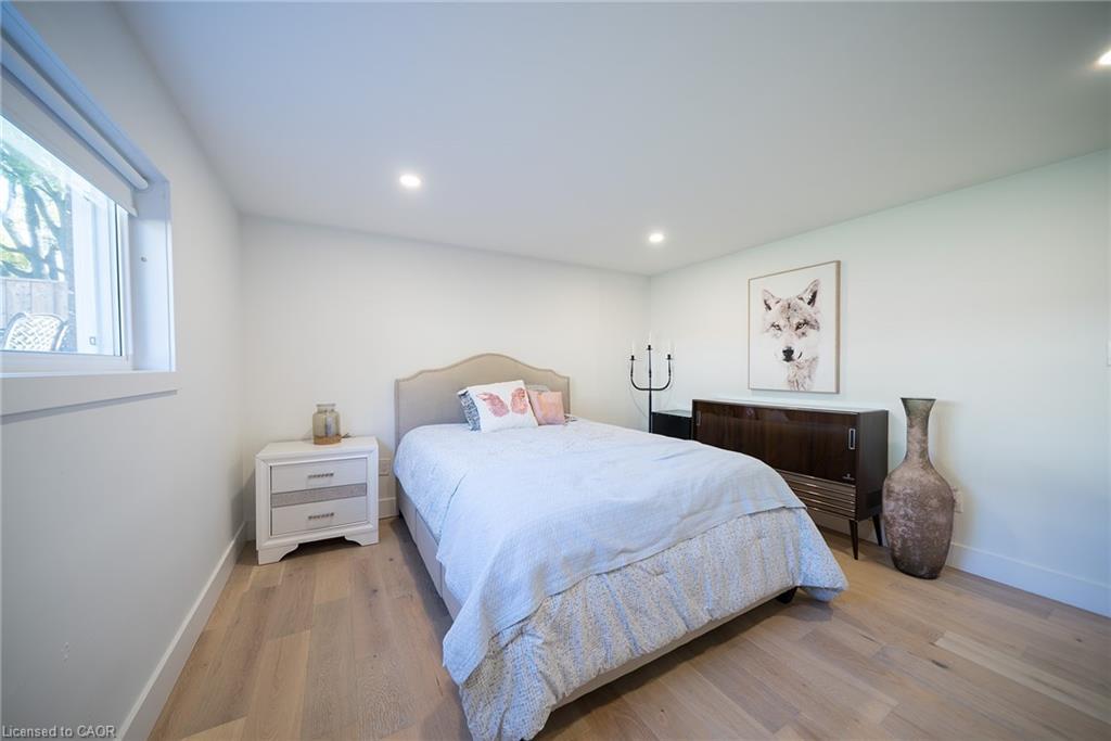 662 Mohawk Road W, Hamilton, ON - Indoor Photo Showing Bedroom