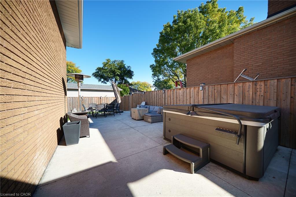 662 Mohawk Road W, Hamilton, ON - Outdoor With Exterior