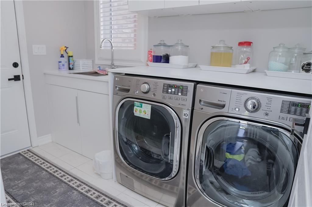 11 Aitken Court, Fergus, ON - Indoor Photo Showing Laundry Room