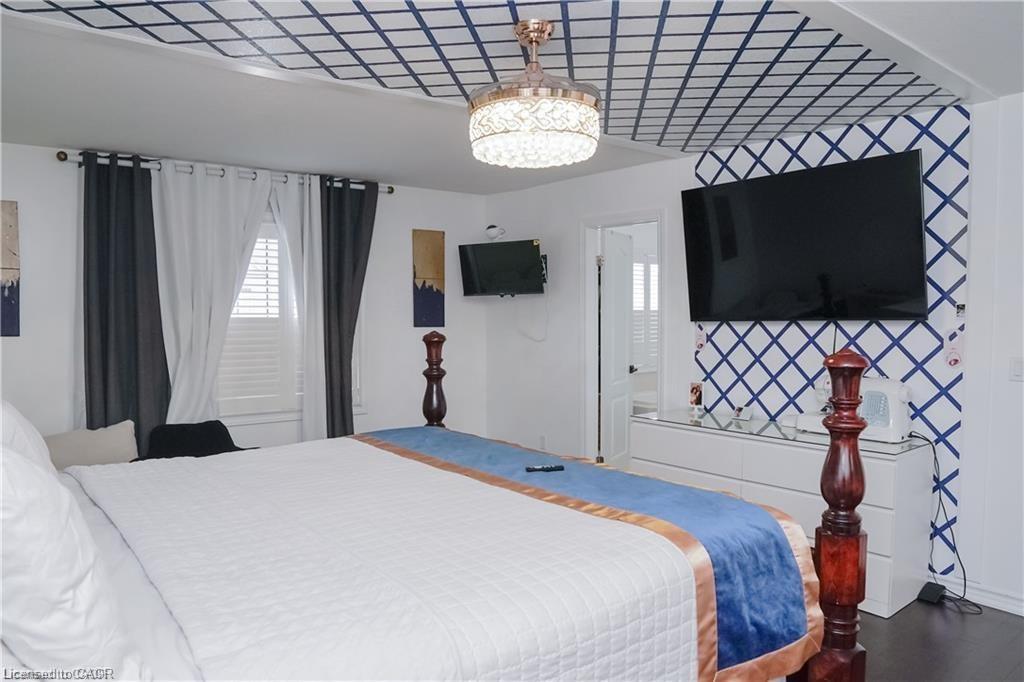 11 Aitken Court, Fergus, ON - Indoor Photo Showing Bedroom