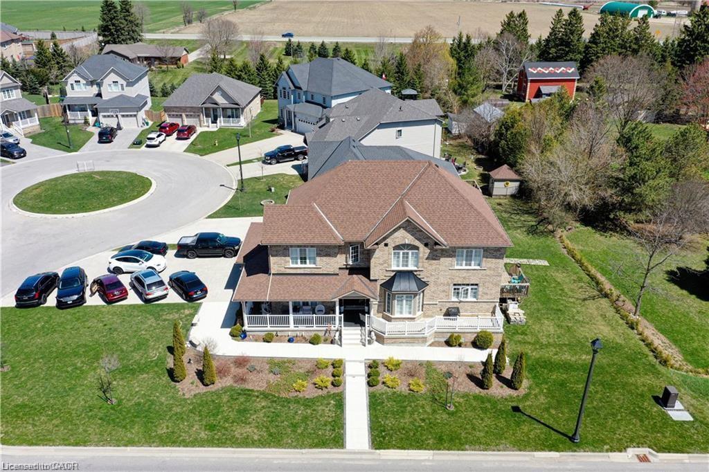 11 Aitken Court, Fergus, ON - Outdoor