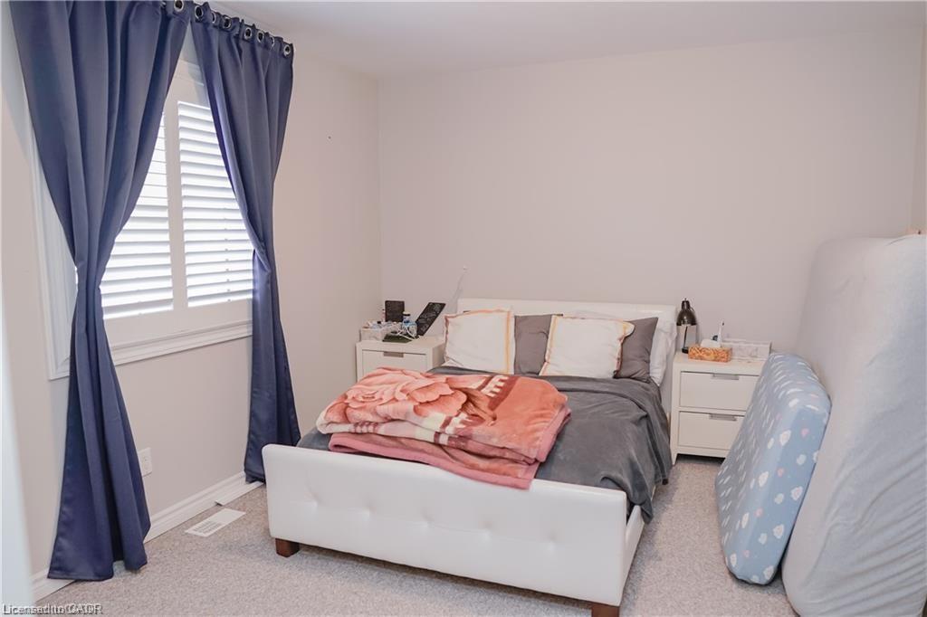 11 Aitken Court, Fergus, ON - Indoor Photo Showing Bedroom