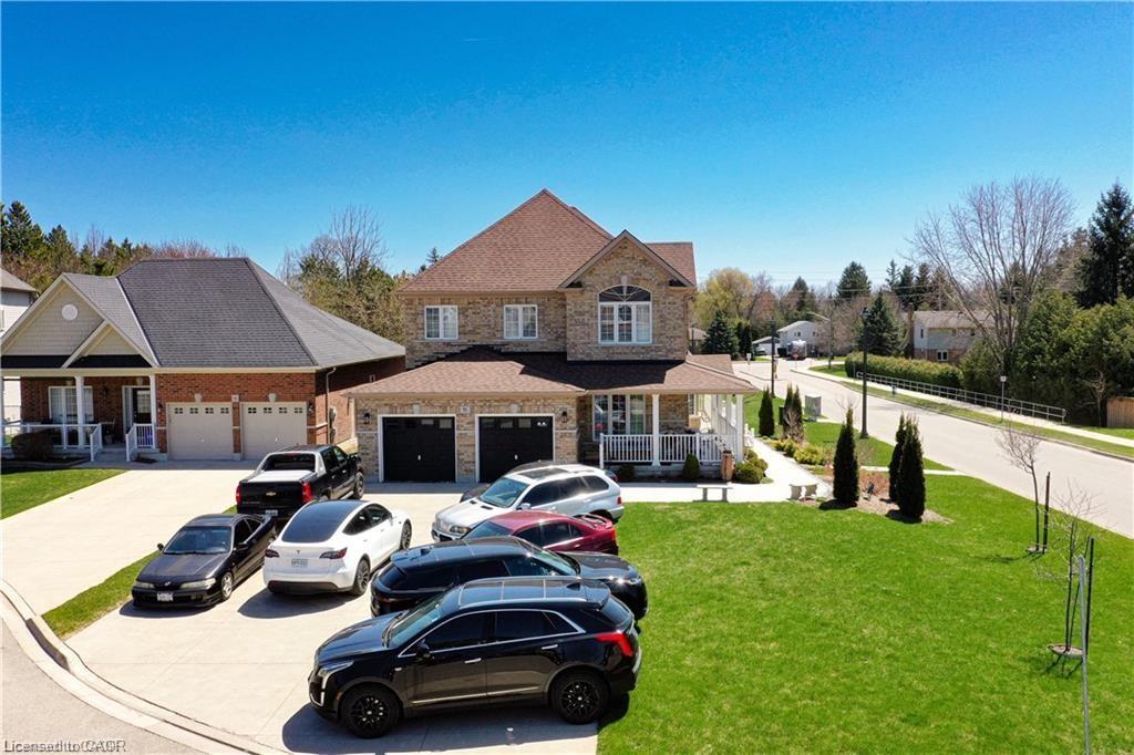 11 Aitken Court, Fergus, ON - Outdoor With Facade