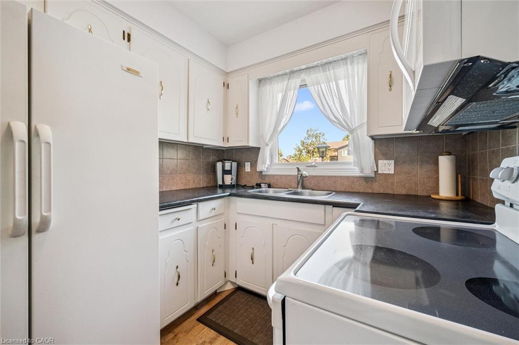 207 Laurentian Drive, Kitchener, ON - Indoor Photo Showing Kitchen With Double Sink