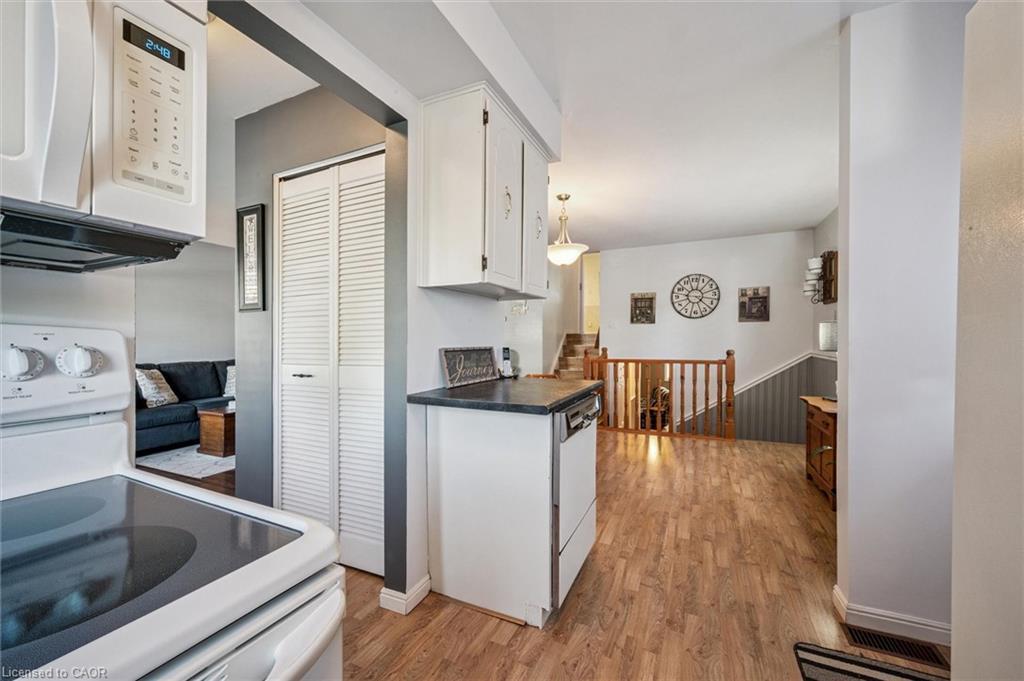 207 Laurentian Drive, Kitchener, ON - Indoor Photo Showing Kitchen