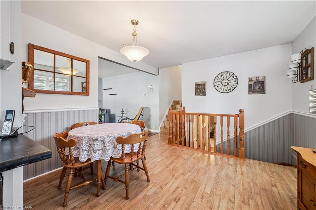 207 Laurentian Drive, Kitchener, ON - Indoor Photo Showing Dining Room