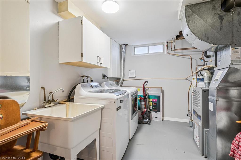 207 Laurentian Drive, Kitchener, ON - Indoor Photo Showing Laundry Room