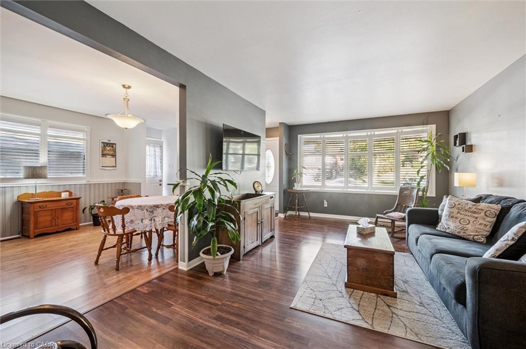 207 Laurentian Drive, Kitchener, ON - Indoor Photo Showing Living Room