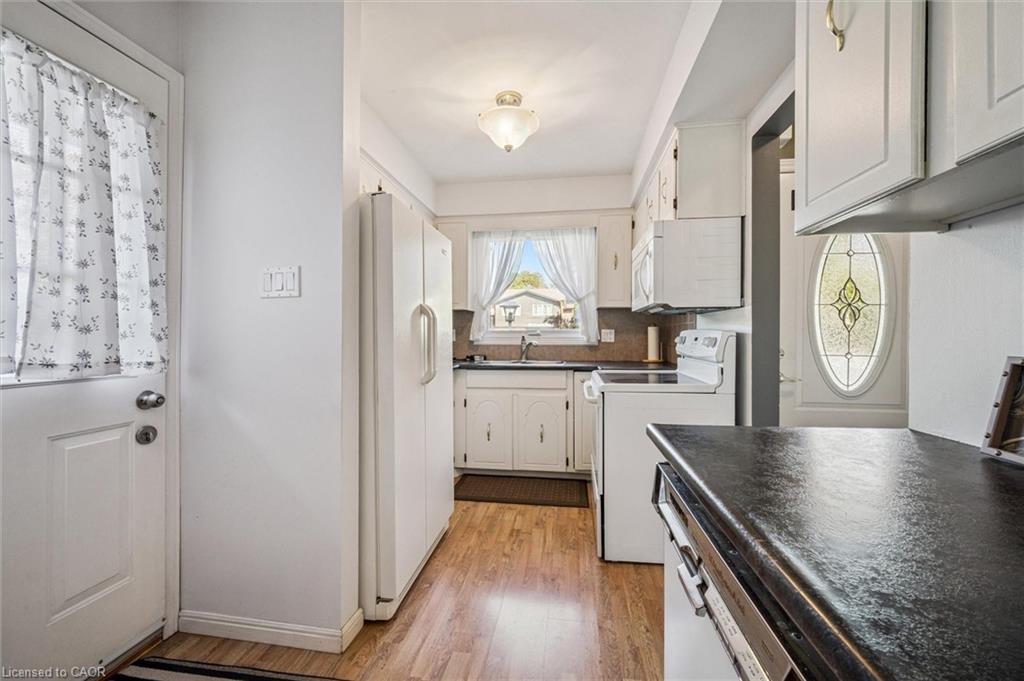 207 Laurentian Drive, Kitchener, ON - Indoor Photo Showing Kitchen