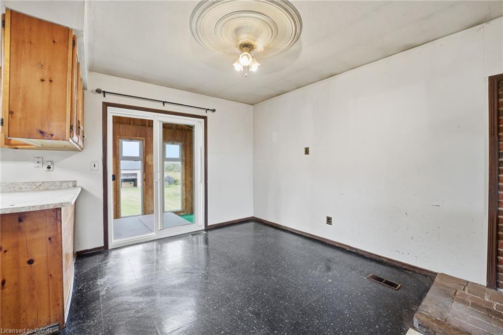 2091 6Th Concession Road W, Hamilton, ON - Indoor Photo Showing Other Room