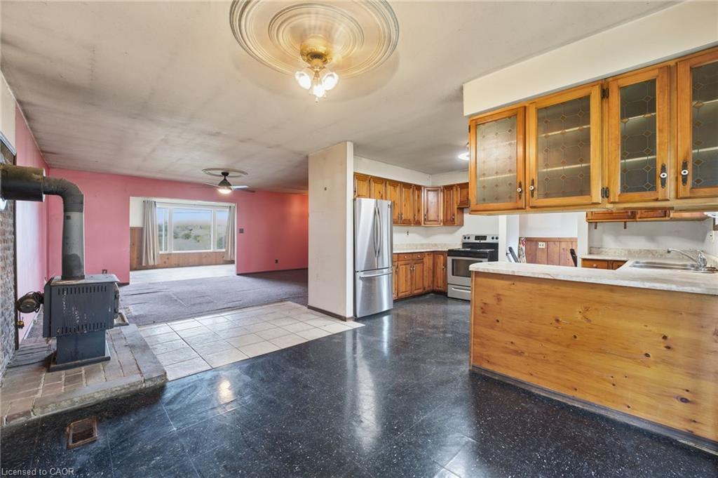2091 6Th Concession Road W, Hamilton, ON - Indoor Photo Showing Kitchen