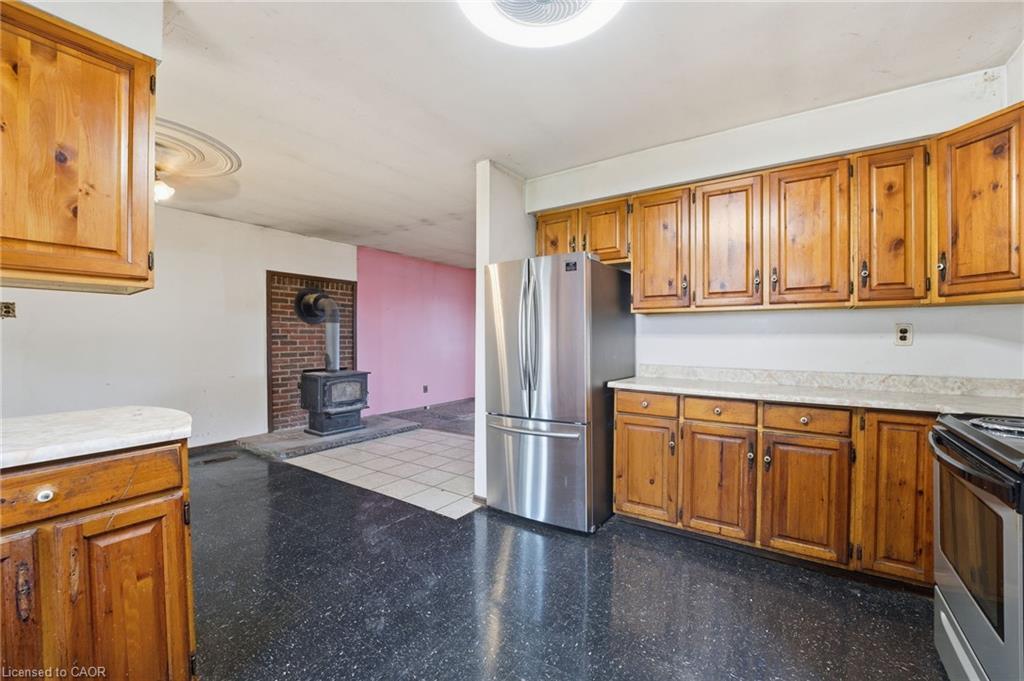 2091 6Th Concession Road W, Hamilton, ON - Indoor Photo Showing Kitchen