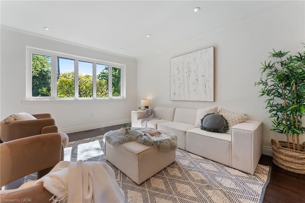 103 Wise Crescent, Hamilton, ON - Indoor Photo Showing Living Room