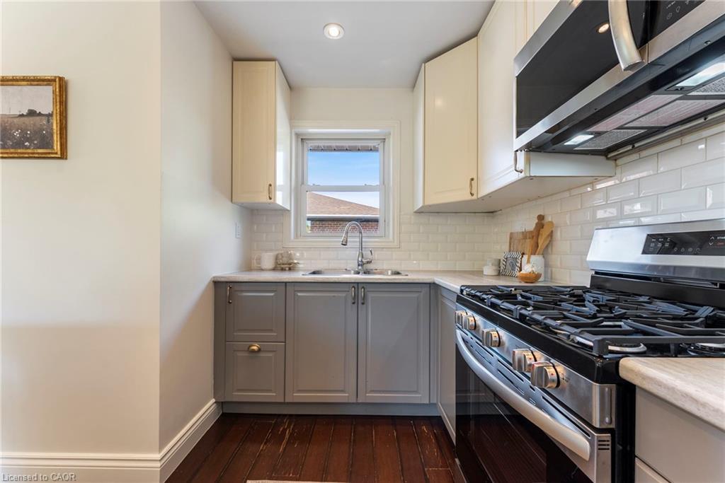 103 Wise Crescent, Hamilton, ON - Indoor Photo Showing Kitchen With Double Sink With Upgraded Kitchen